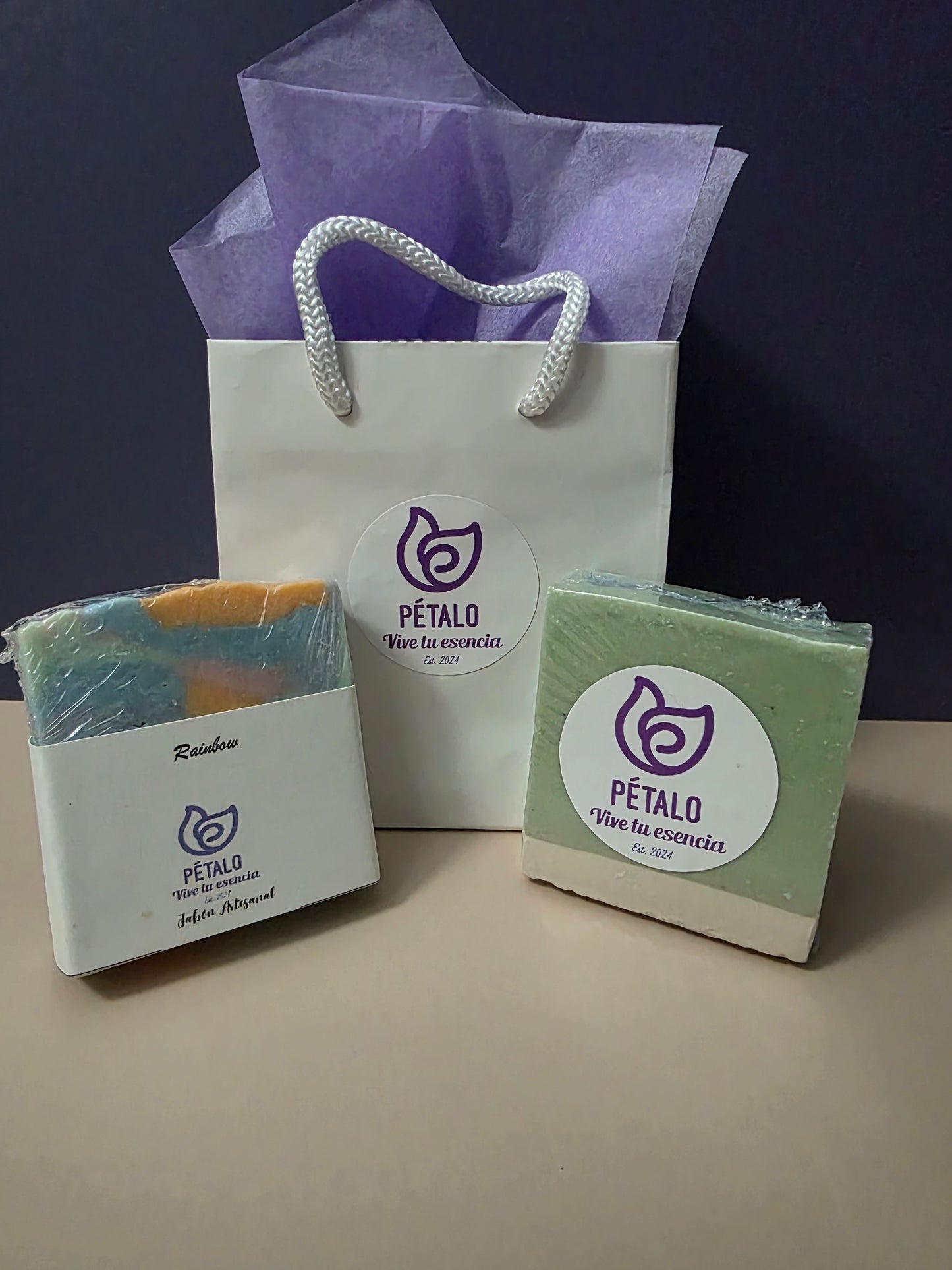 Dos Jabones Artesanales Saponificados fragancias Rainbow y Aloe Vera