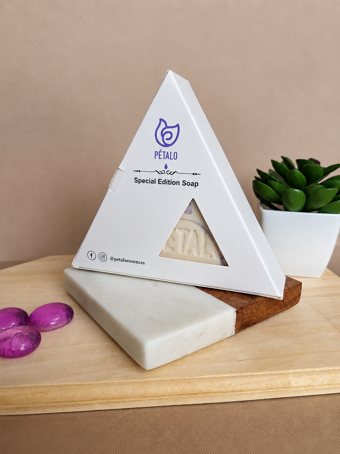 Jabón Premium Triangular Saponificado: Dreams Essences