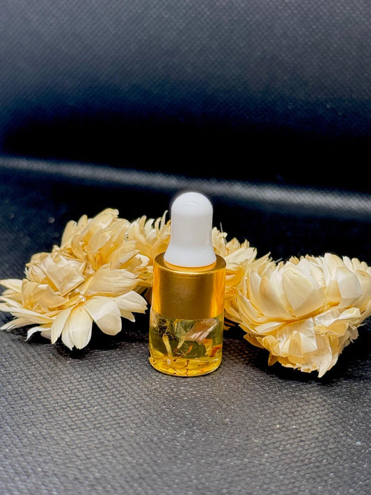 Aceite de Cutícula con flores secas