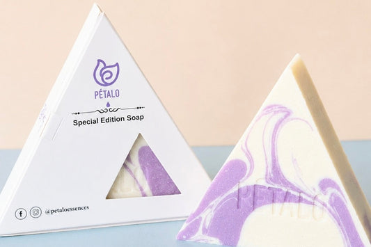 1. Nuevo Jabón Triangular Premium: Dreams Essences