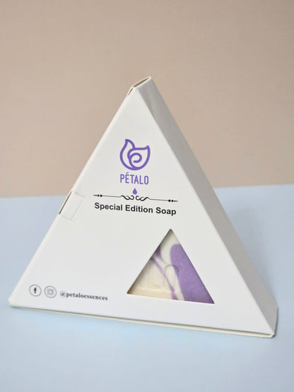 1. Nuevo Jabón Triangular Premium: Dreams Essences