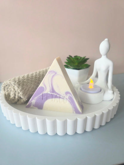 1. Nuevo Jabón Triangular Premium: Dreams Essences