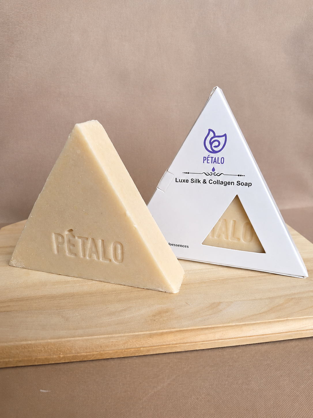 "Best Seller" Jabón Artesanal Triangular Saponificado: Luxury Silk & Collagen