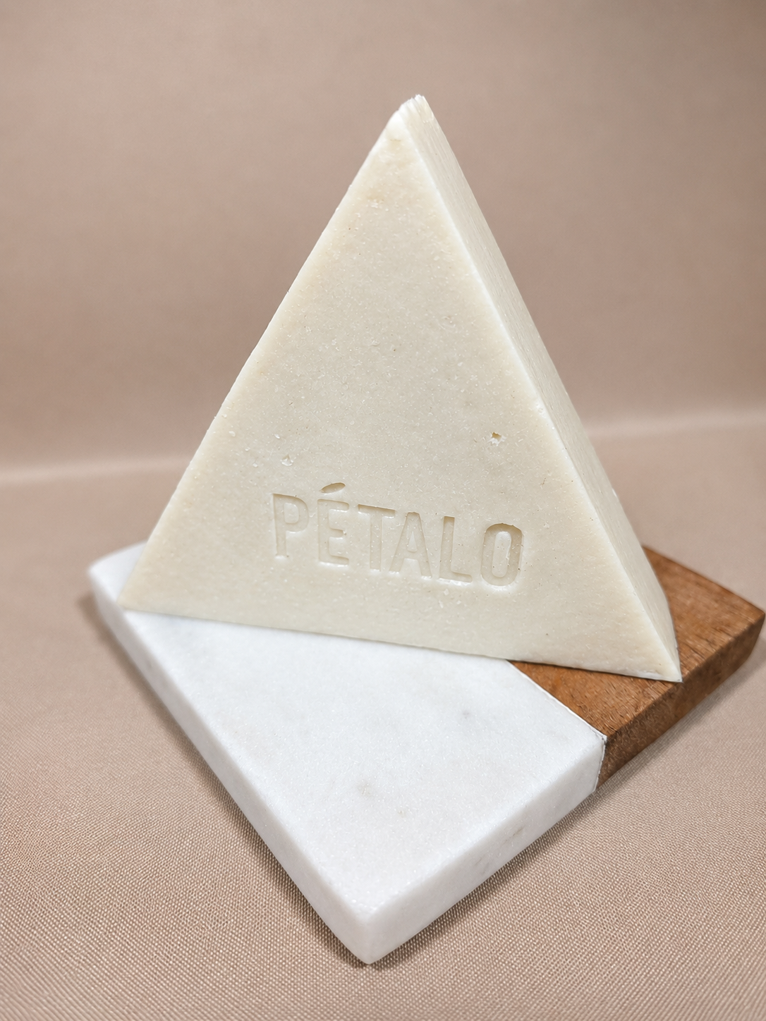 "Best Seller" Jabón Artesanal Triangular Saponificado: Luxury Silk & Collagen