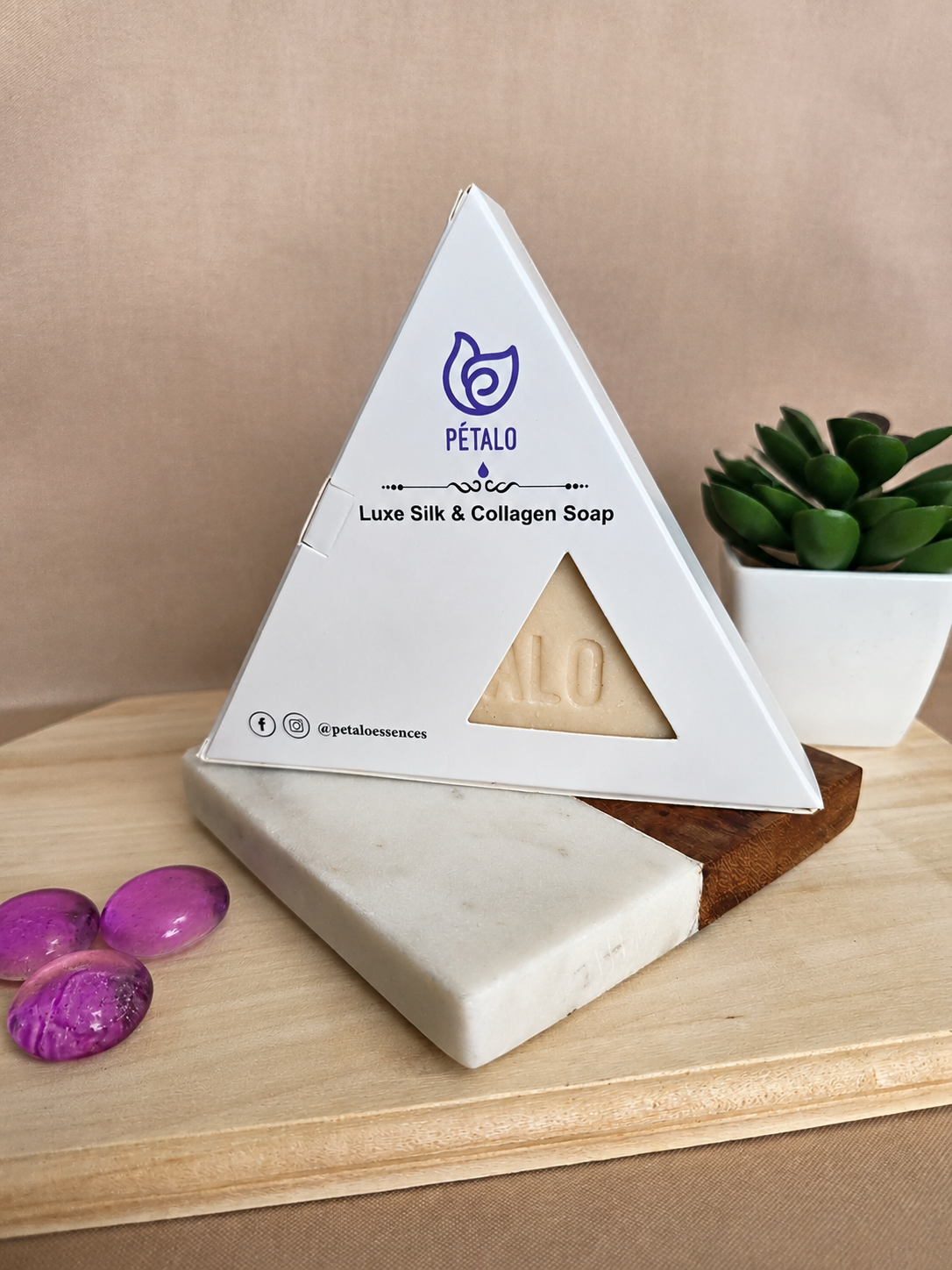 "Best Seller" Jabón Artesanal Triangular Saponificado: Luxury Silk & Collagen