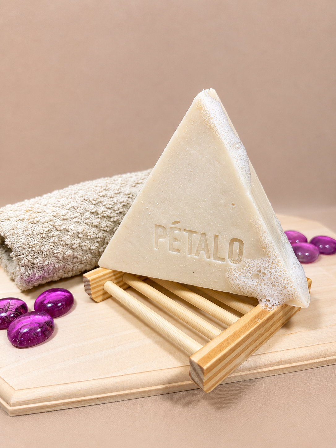 "Best Seller" Jabón Artesanal Triangular Saponificado: Luxury Silk & Collagen